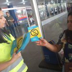 Panfletagem de conscientização com os passageiros, motoristas de Ônibus, Táxi e Uber no terminal rodoviário - Parceria Departamento trânsito de Pouso Alegre