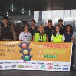 Panfletagem de conscientização com os passageiros, motoristas de Ônibus, Táxi e Uber no terminal rodoviário - Parceria Departamento trânsito de Pouso Alegre