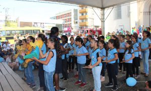 APRESENTAÇÃO DE PARÓDIA COM A E.M. ANATHÁLIA DE LOURDES CAMANDUCAIA