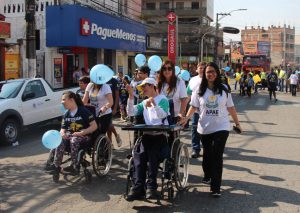 PASSEATA COM A PARTICIPAÇÃO DOS ALUNOS DA APAE DE POUSO ALEGRE