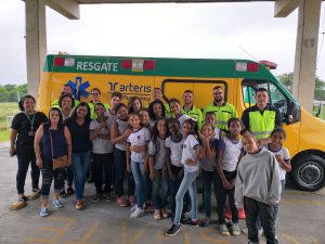 Alunos, professores e colaboradores reunidos