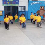 Os alunos preparam apresentações musicais para nossa equipe.