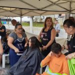 Corte de cabelo.