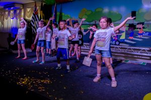 Apresentação da Escola Menção Honrosa a EM. Devanira Ferreira Alves de Quatro Barras/PR