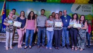 Entrega do troféu e certificado de participação no ano de 2019.