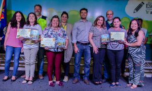 Entrega do troféu e certificado de participação no ano de 2019.