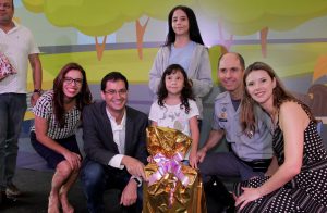 entrega das premiações aos vencedores no concurso de cartões de natal - Angela Cecilia Zanchetta, 6 anos