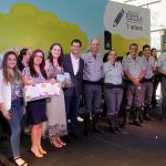 entrega de troféu e certificado - todas as escolas parceiras receberam durante o evento