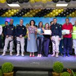 Entrega de certificado e troféus às escolas participantes