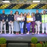 Entrega de certificado e troféus às escolas participantes