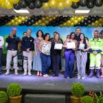 Entrega de certificado e troféus às escolas participantes