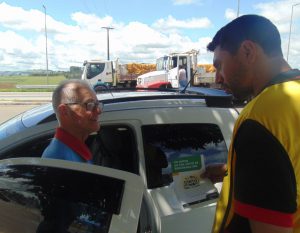 ORIENTAÇÃO E ENTREGA DE FOLDER COM DICAS DE SEGURANÇA