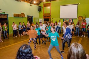 Dinâmica com os educadores - dança