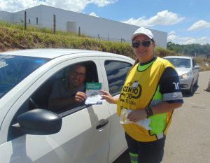 ORIENTAÇÃO E ENTREGA DE FOLDER COM DICAS DE SEGURANÇA