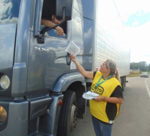 ORIENTAÇÃO E ENTREGA DE FOLDER COM DICAS DE SEGURANÇA