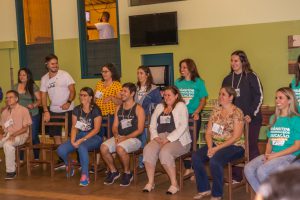 Durante a dinâmica caça e caçador, para integração dos educadores e equipe