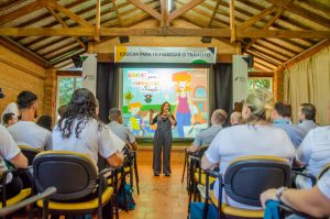 Maria José Finardi, coordenadora dos programas de sustentabilidade da Arteris durante a abertura oficial