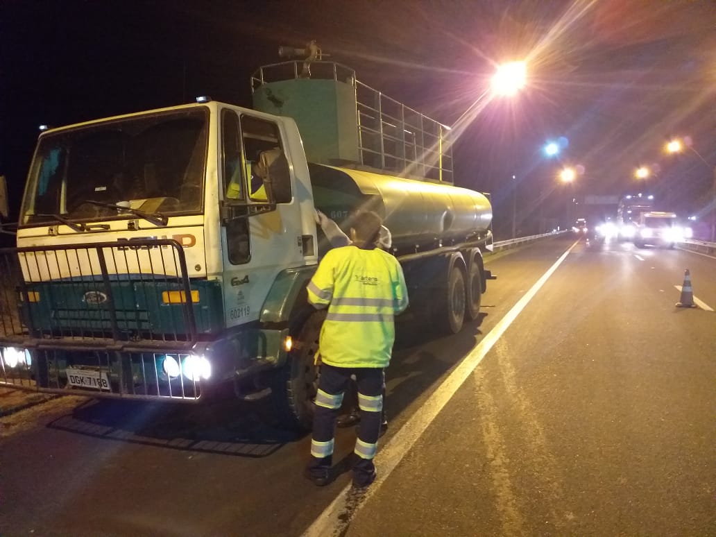 orientação do caminhoneiro pela equipe da ViaPaulista