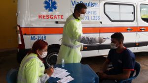 Equipe da São Francisco Resgate realizou a triagem e aferição de temperatura e a vacinação dos caminhoneiros