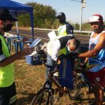 Ciclistas foram orientados pela equipe da concessionária sobre segurança no trânsito