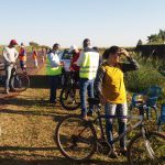 Orientação sobre segurança para os ciclistas e os riscos de trafegarem pelas marginais na rodovia