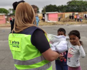 Entrega de máscaras para comunidade em SP