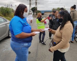 Entrega de máscaras para comunidade em SP