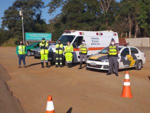 equipes realizaram a abordagem e orientação dos pedestres