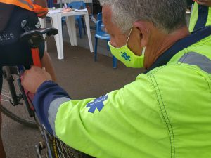 adesivos refletivos instalados nas bicicletas