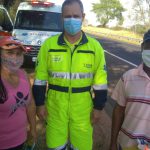 equipe de resgate abordou e orientou pedestres na rodovia - orientação sobre o uso do colete refletivo e lanterna