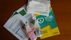 kit de higiene covid - álcool líquido 70%, álcoo antisséptico para as mãos, máscaras descartáveis e folheto educativo do covid e de segurança