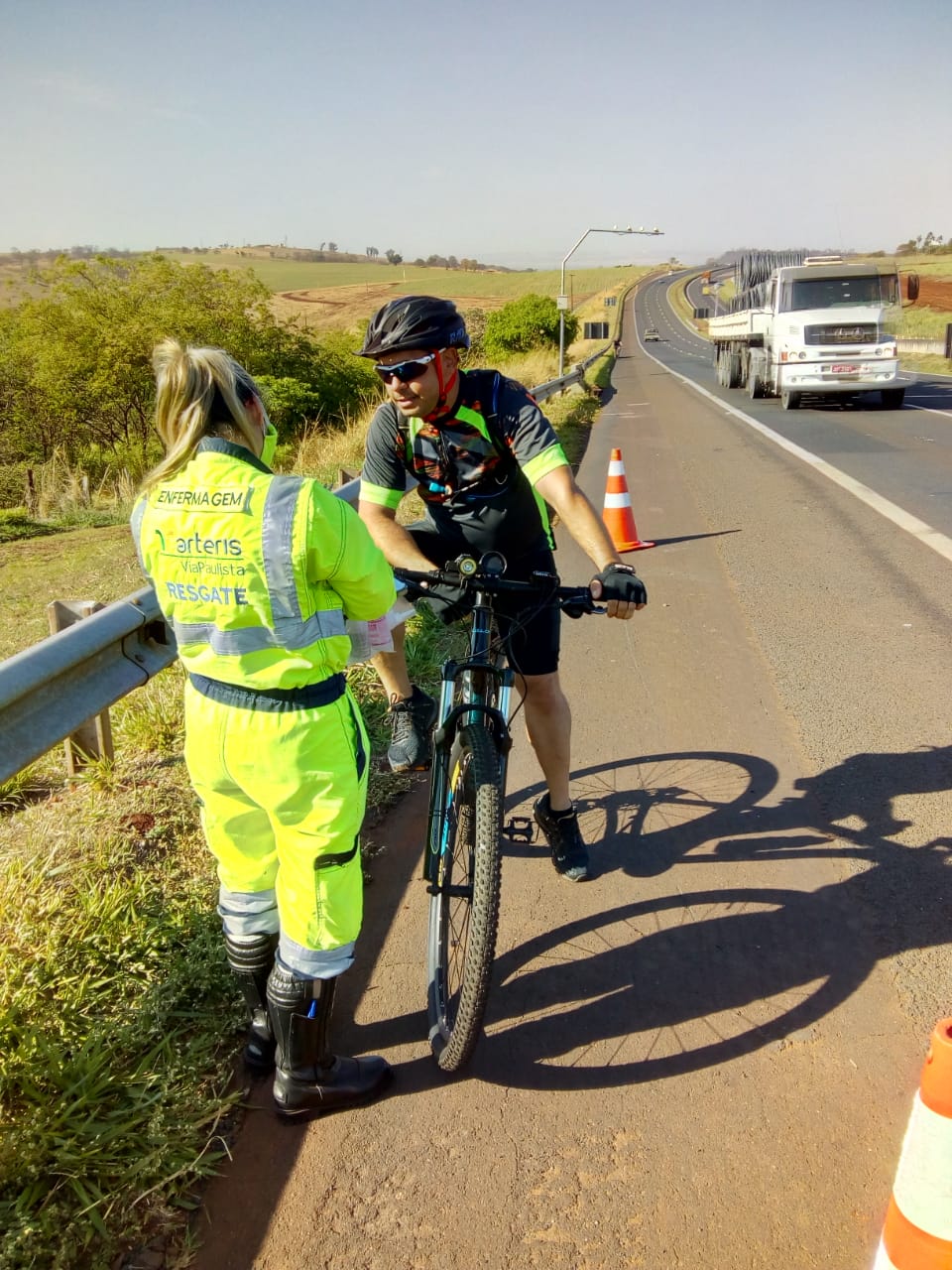 abordagem e orientação sobre segurança no trânsito para ciclistas