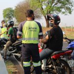Equipe da ViaPaulista e PMRV abordaram e orientaram motociclistas sobre segurança no trânsito