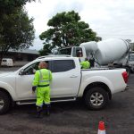 equipe da Arteris ViaPaulista orientou motoristas e passageiros sobre a importância do uso do cinto de segurança
