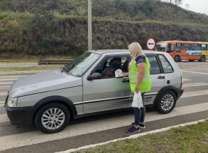 ENTREGA DO KIT HIGIENE E ORIENTAÇÃO SOBRE A IMPORTÂNCIA DO USO DO CINTO