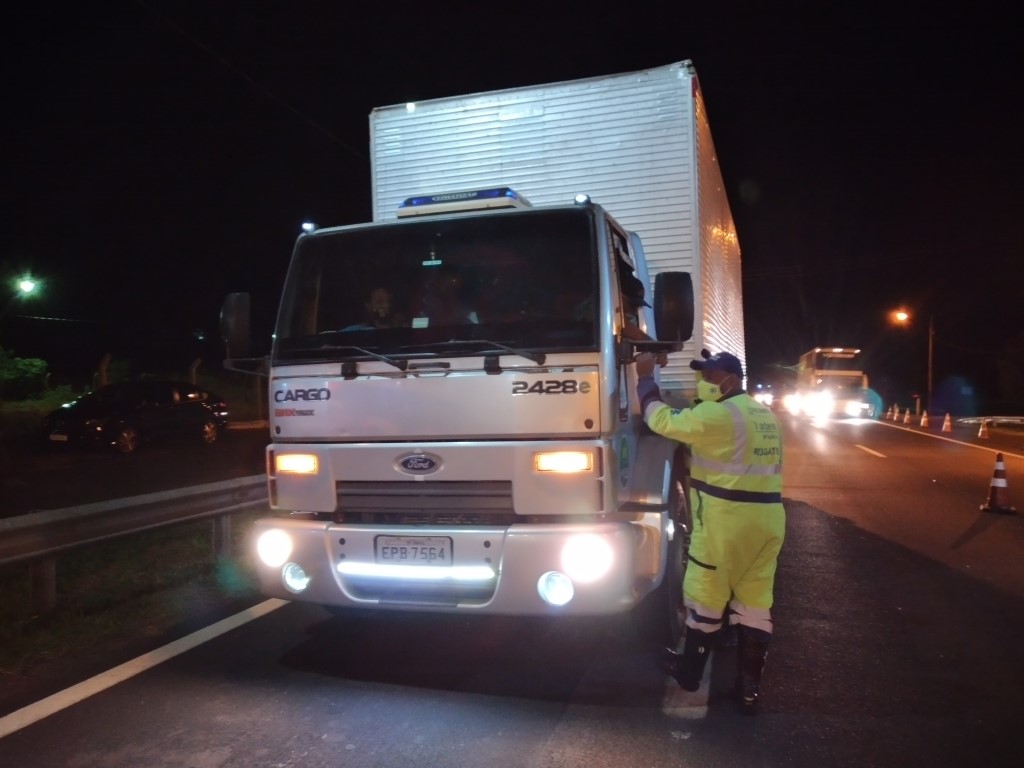 equipe da concessionária orientou motoristas sobre os perigos da sonolência ao volante