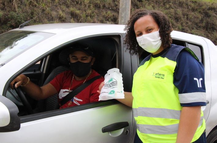 ENTREGA DO KIT HIGIENE E ORIENTAÇÃO SOBRE A IMPORTÂNCIA DO USO DO CINTO