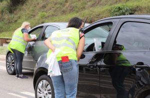 ENTREGA DO KIT HIGIENE E ORIENTAÇÃO SOBRE A IMPORTÂNCIA DO USO DO CINTO