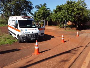 equipes do resgate orientaram pedestres na manhã do domingo dia 22/11, sobre os perigos de trafegarem no acostamento