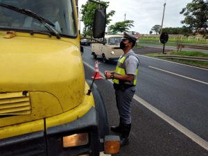 Abordagem realizada pelos policiais rodoviários