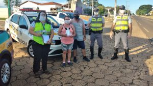 Equipe abordou e orientou pedestres sobre os riscos da utilização da rodovia para práticas esportivas e de lazer