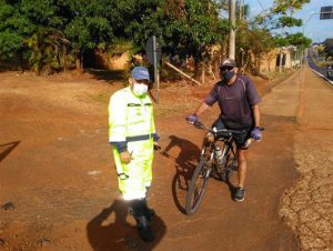 Equipe da concessionária orientou ciclistas sobre segurança no trânsito