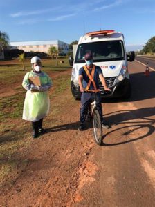 Equipe da concessionária orientou ciclistas sobre segurança no trânsito