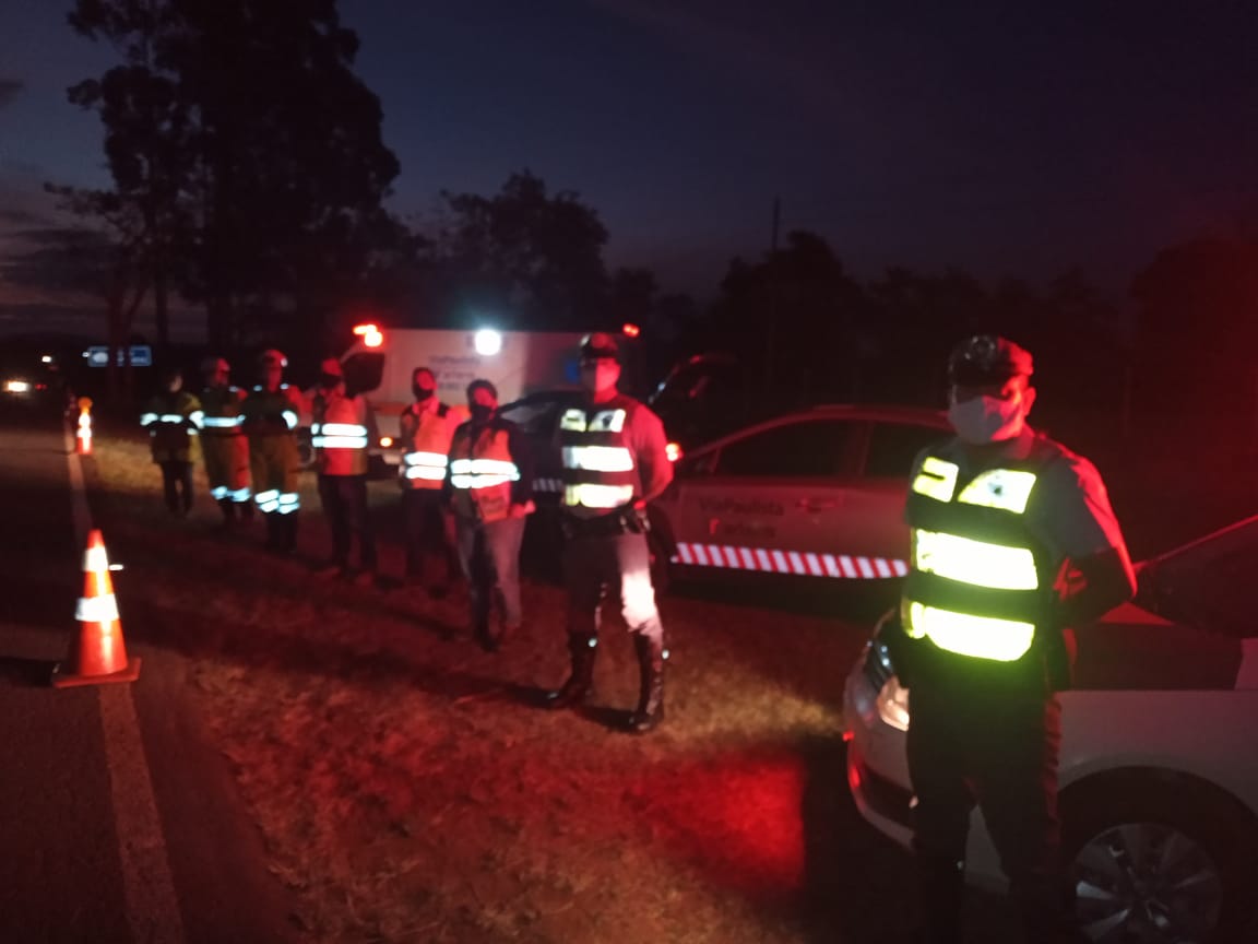 equipe da concessionária e da PMRV abordaram e orientaram pedestres no local