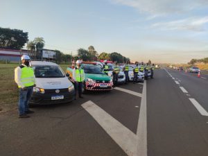 Equipes da concessionária e PMRV orientaram motoristas e passageiros sobre o uso do cinto de segurança