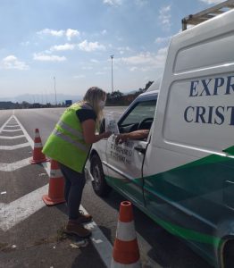 ORIENTAÇÃO SOBRE O CINTO DE SEGURANÇA E ENTREGA DO KIT HIGIENE