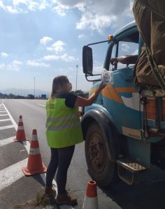 ORIENTAÇÃO SOBRE O CINTO DE SEGURANÇA E ENTREGA DO KIT HIGIENE