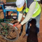 Adesivos refletivos instalados nas bicicletas ( vermelhos na traseira e brancos na dianteira)