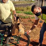 Adesivos refletivos instalados nas bicicletas ( vermelhos na traseira e brancos na dianteira)