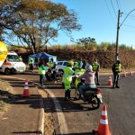 Abordagem educativa realizada pela equipe da concessionária e pelo Policiamento Militar Rodoviário